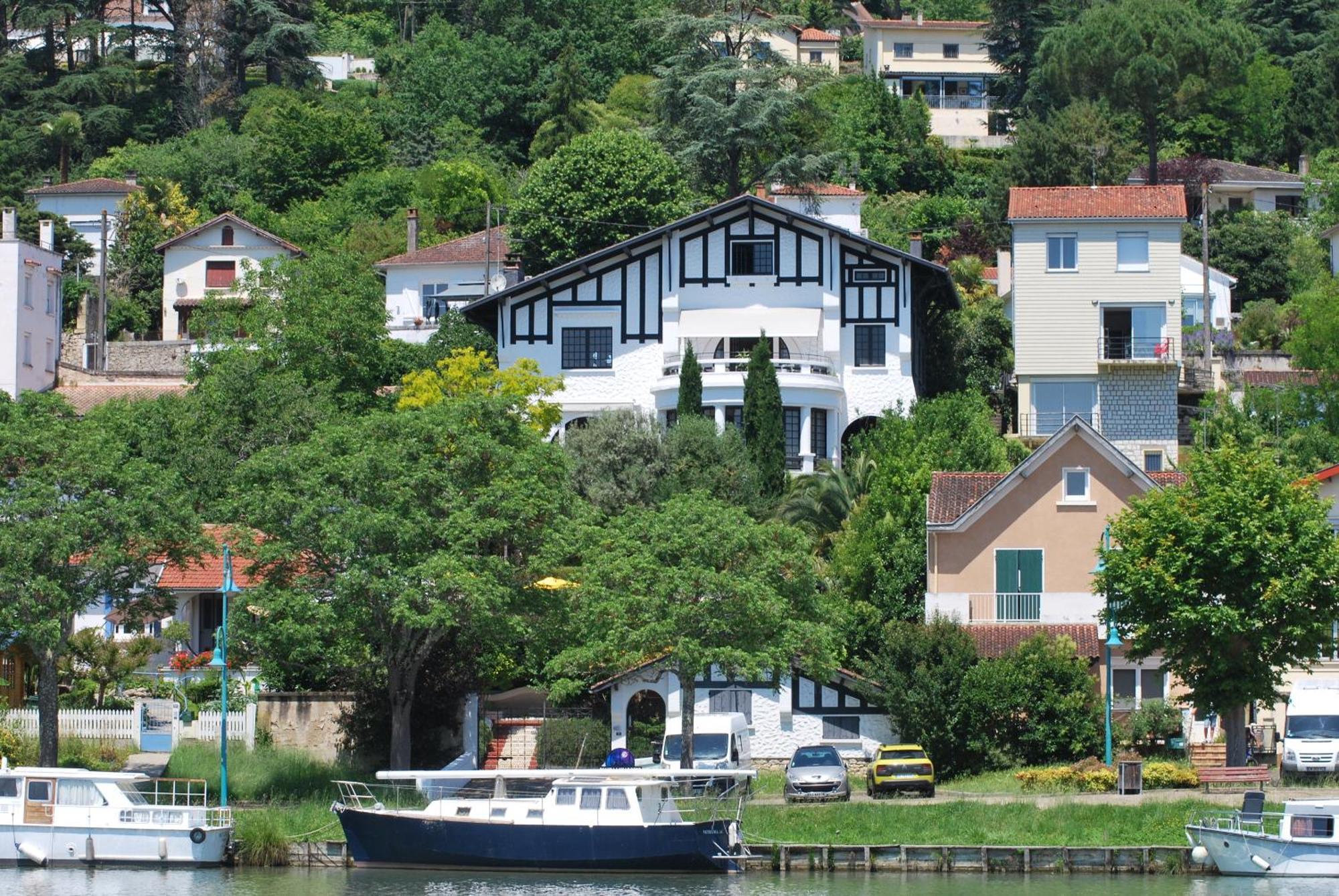 Quand La Ville Dort Agen Exteriér fotografie