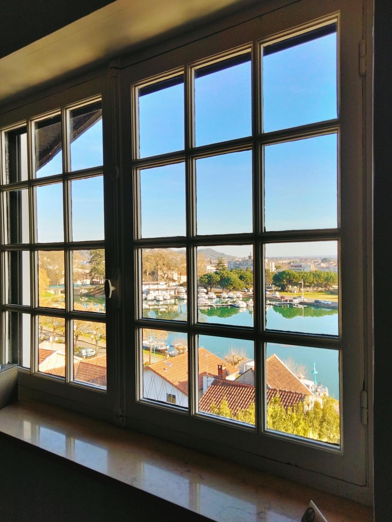Quand La Ville Dort Agen Pokoj fotografie